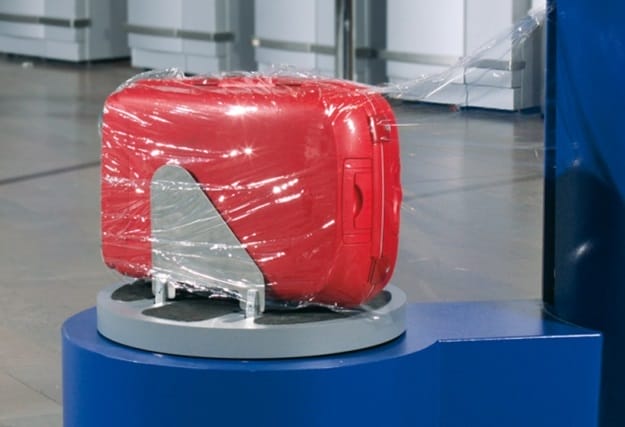 bagport08b_wrapping_luggage2