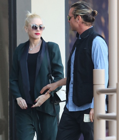 Pregnant Gwen Stefani & Family Out For Lunch And Ice Cream