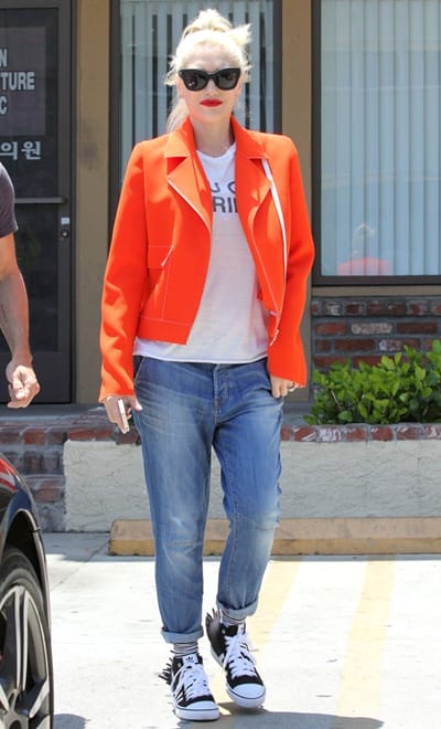 Gwen Stefani goes to Jesun Acupuncture Clinic in Los Angeles