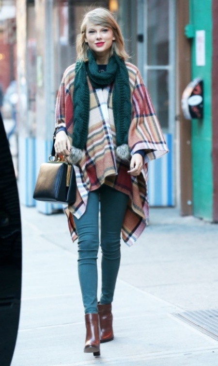 Taylor Swift Steps Out In NYC