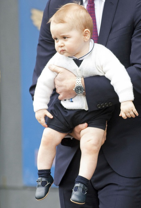 16.APRIL.2014 - WELLINGTON - NEW ZEALAND *STRICTLY NOT AVAILABLE FOR DAILY MAIL ONLINE* ** STRICTLY ONLY AVAILABLE FOR USE IN UK, JAPAN, SOUTH AMERICA, ITALY, POLAND, ASIA, EASTERN EUROPE, RUSSIA & CIS AND HUNGARY ** PRINCE WILLIAM, THE DUKE OF CAMBRIDGE AND CATHERINE, THE DUCHESS OF CAMBRIDGE SEEN LEAVING NEW ZEALAND WITH THEIR SON PRINCE GEORGE. THE ROYAL FAMILY LEFT ON A RAAF PLANE HEADING TO SYDNEY TO BEGIN THEIR TOUR OF AUSTRALIA BYLINE MUST READ: XPOSUREPHOTOS.COM *AVAILABLE FOR UK SALE ONLY* ***UK CLIENTS - PICTURES CONTAINING CHILDREN PLEASE PIXELATE FACE PRIOR TO PUBLICATION *** *UK CLIENTS MUST CALL PRIOR TO TV OR ONLINE USAGE PLEASE TELEPHONE 0208 344 2007*