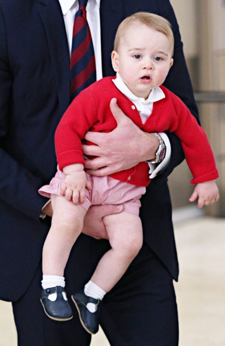 25.APRIL.2014 - BLUE MOUNTAINS - AUSTRALIA *STRICTLY NOT AVAILABLE FOR DAILY MAIL ONLINE* ** STRICTLY ONLY AVAILABLE FOR USE IN UK, JAPAN, SOUTH AMERICA, ITALY, POLAND, ASIA, EASTERN EUROPE, RUSSIA & CIS AND HUNGARY ** PRINCE WILLIAM, THE DUKE OF CAMBRIDGE AND CATHERINE, THE DUCHESS OF CAMBRIDGE WITH THEIR SON PRINCE GEORGE SAY FAREWELL TO AUSTRALIA. THE ROYAL FAMILY BOARDED THEIR RAAF PLANE AT CANBERRA AIRPORT ON THE FINAL DAY OF THEIR TOUR OF AUSTRALIA AND NEW ZEALAND. BYLINE MUST READ: XPOSUREPHOTOS.COM ***UK CLIENTS - PICTURES CONTAINING CHILDREN PLEASE PIXELATE FACE PRIOR TO PUBLICATION *** *UK CLIENTS MUST CALL PRIOR TO TV OR ONLINE USAGE PLEASE TELEPHONE 0208 344 2007*
