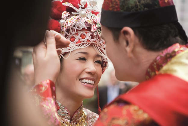 Chinese bride and bridegroom --- Image by © Lisa B./Corbis