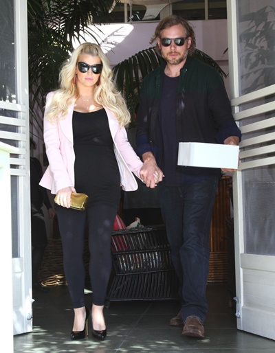 51015061 Pregnant singer Jessica Simpson leaving The Ivy with her fiance Eric Johnson in Los Angeles, California on February 14, 2013. FameFlynet, Inc - Beverly Hills, CA, USA - +1 (818) 307-4813