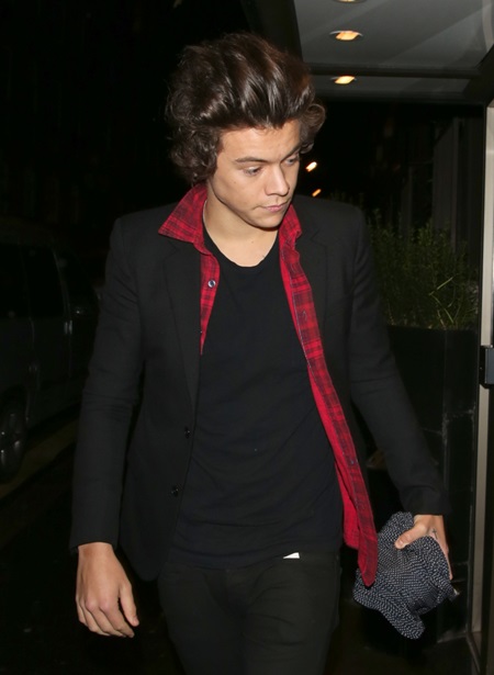 December 14, 2013: Harry Styles, looking a bit exhausted, arrives at his London, UK hotel after attending the 15th NRJ Music Awards at the Palais des Festivals in Cannes, France. Mandatory Credit: WP/INFphoto.com Ref: infuklo-161|sp|