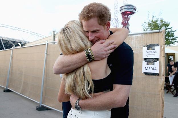 Ellie-Goulding-and-Prince-Harry-_glamour_15sep14_getty_b_810x540