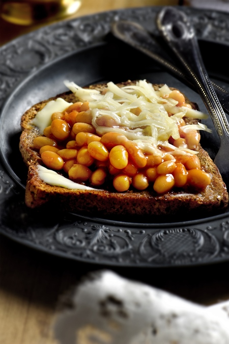 bread with baked beans and cheese