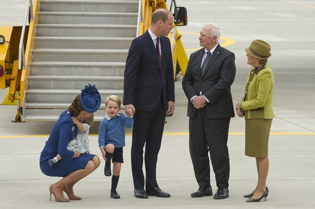 The Duke and Duchess of Cambridge arrive with Prince George and Princess Charlotte at Victoria Airport to start their Canadian tour. Featuring: Duke of Cambridge, Prince George, Duchess of Cambridge, Princess Charlotte Where: Victoria, Canada When: 24 Sep 2016 Credit: Euan Cherry/WENN.com