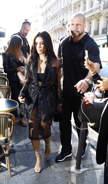 Kim Kardashian out and about in Paris Featuring: Kim Kardashian Where: Paris, France When: 28 Sep 2016 Credit: WENN.com **Not available for publication in France**