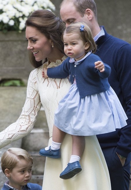 Mandatory Credit: Photo by Francis Dias/NEWSPIX/REX/Shutterstock (6047577n) Princess Charlotte of Cambridge and Catherine Duchess of Cambridge in Victoria The Duke and Duchess of Cambridge visit Canada - 29 Sep 2016