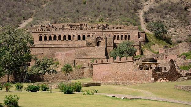bhangarh-fort-front-view-1024x572