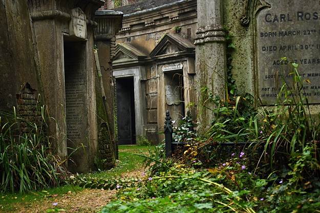 west-highgate-cemetery-catacombs-2