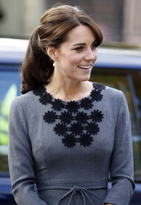 LONDON, UNITED KINGDOM - OCTOBER 27: Catherine, Duchess Of Cambridge arrives at Islington Town Hall to meet children and mentors From Chance UK's Early Intervention Programme on October 27, 2015 in London, England. (Photo by Alex B. Huckle/GC Images)