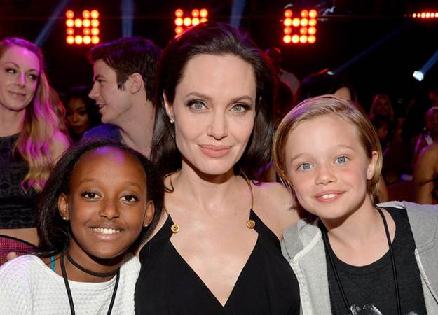 INGLEWOOD, CA - MARCH 28: Actress/director Angelina Jolie (C) with Zahara Marley Jolie-Pitt (L) and Shiloh Nouvel Jolie-Pitt (R) in the audience during Nickelodeon's 28th Annual Kids' Choice Awards held at The Forum on March 28, 2015 in Inglewood, California. (Photo by Lester Cohen/KCA2015/WireImage)