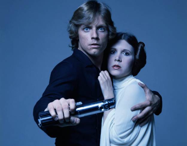 American actors Mark Hamill and Carrie Fisher in costume as brother and sister Luke Skywalker and Princess Leia in George Lucas' Star Wars trilogy, 1977. (Photo by Terry O'Neill/Getty Images)