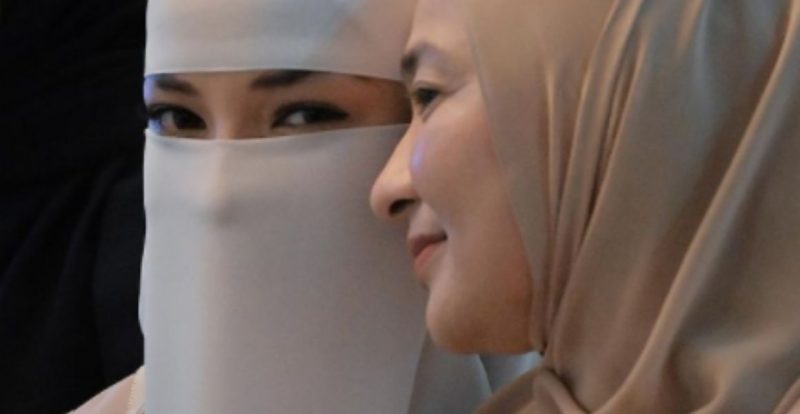 "Berikan kami masa dan doakan kami" - Neelofa