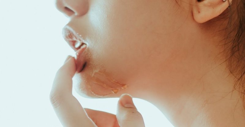 7 Petua Semula Jadi Mencerahkan Bibir Gelap Dan Kusam Dalam Masa Seminggu