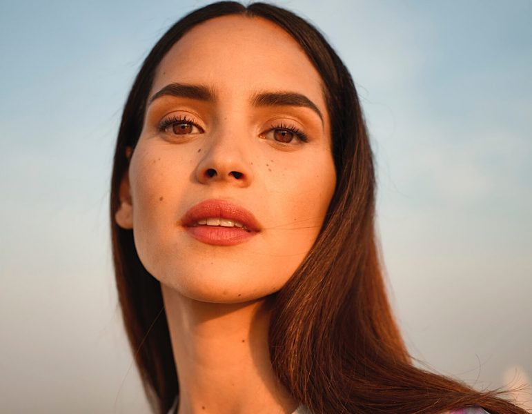 Bintang Baru Spiderman, Adria Arjona Wajah Haruman  Armani