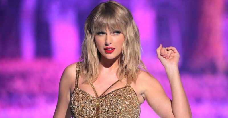 Taylor Swift Disaman Taman Tema Kerana Evermore