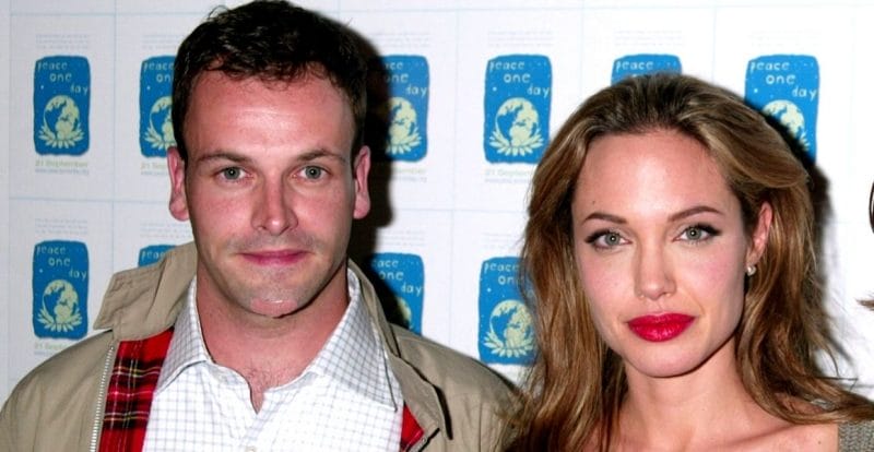 Angelina Jolie Kembali Ke Pangkuan Bekas Suami Pertama?