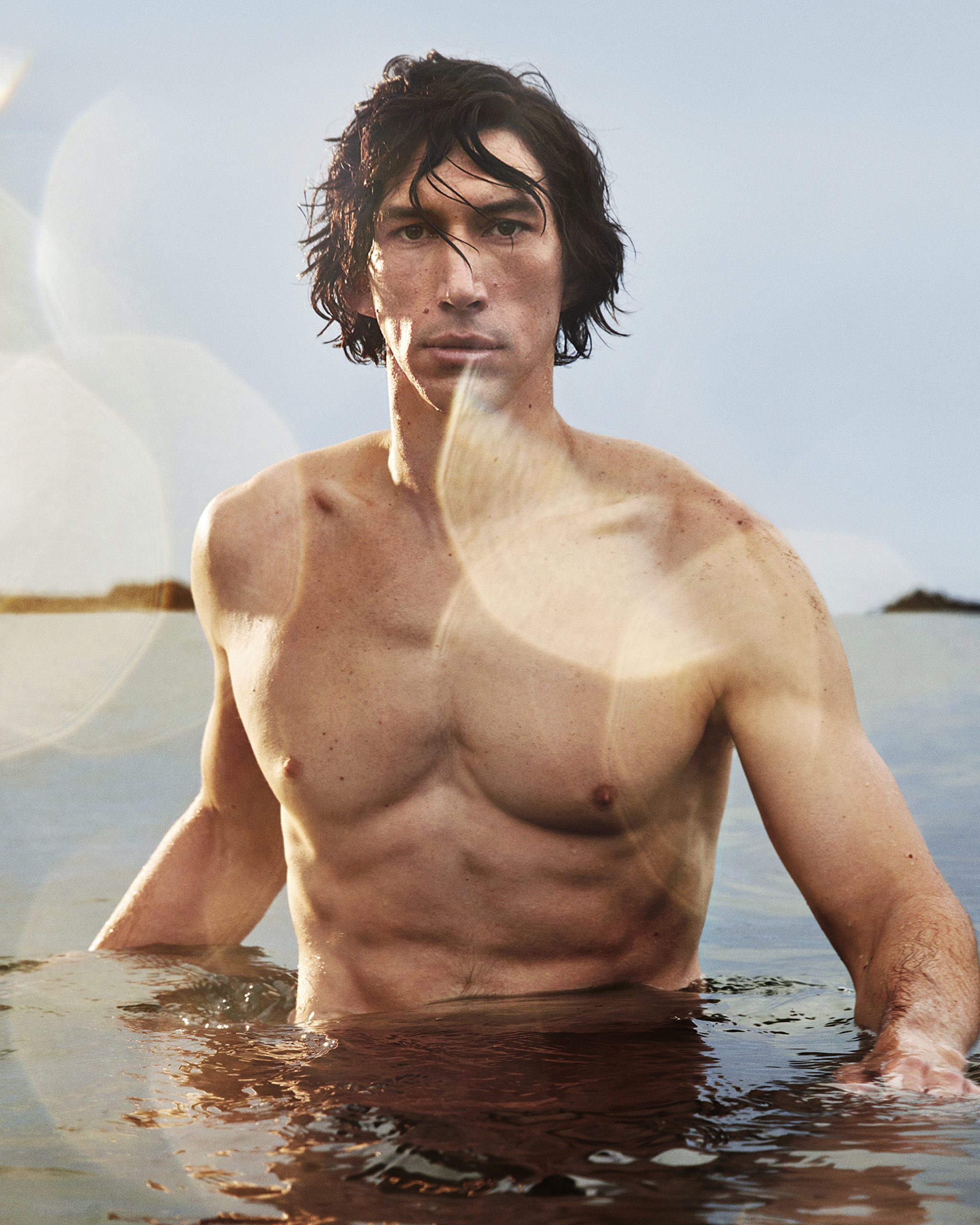 10 Foto Seksi Adam Driver Untuk Burberry Hero