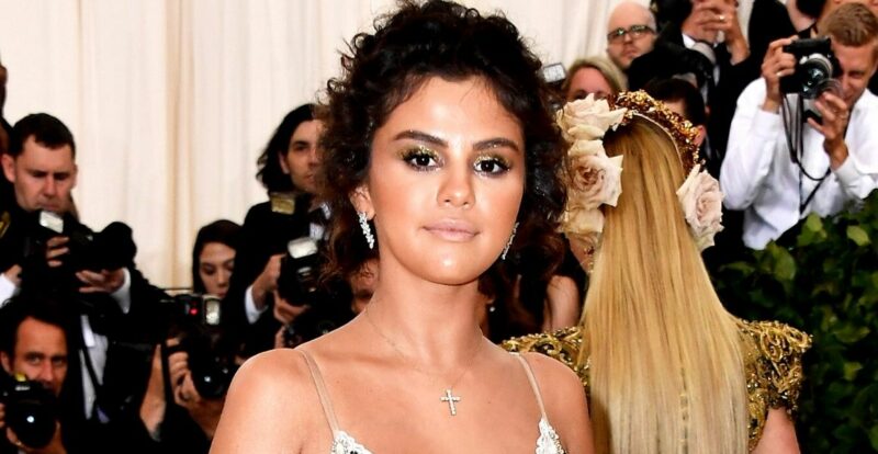 Selena Gomez Akhirnya Dedah Misteri ‘Penampilan Jingga’ Di Met Gala 2018