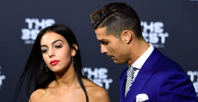 Peminat Beri Penghormatan Istimewa Atas Pemergian Bayi Cristiano Ronaldo
