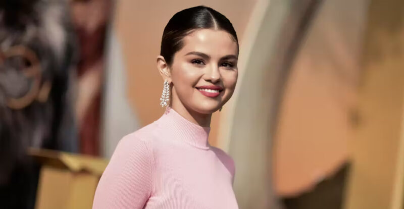 Selena Gomez Dikecam Peminat Kerana Mempersendakan Hailey Bieber