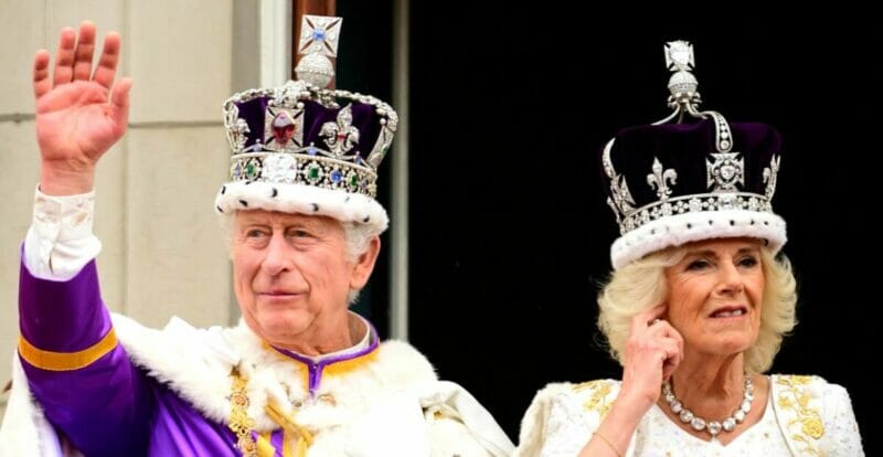 Upacara Pertabalan: Raja Charles III Langgar Tradisi Dengan Persalinan Moden