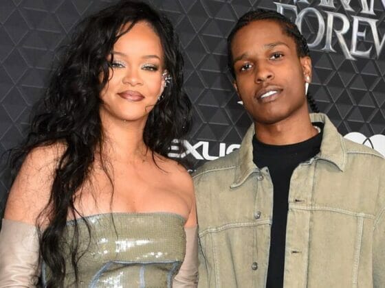 Tahniah! Rihanna & ASAP Rocky Timang Bayi ‘R’