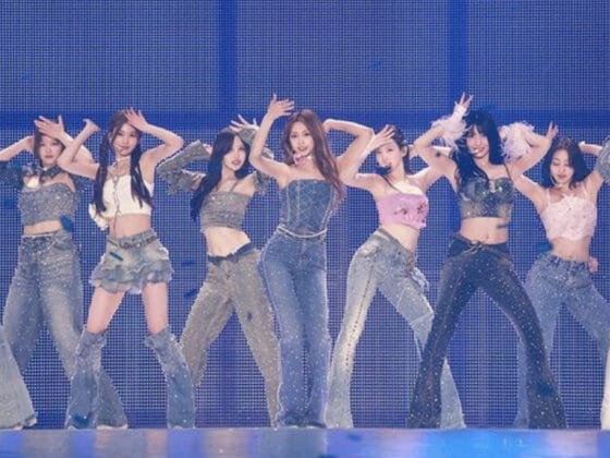 Denim On Stage: 7 Gaya Denim Idola K-Pop Yang Mencuri Perhatian